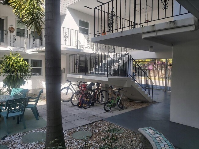 Building Photo - 1300 N 17th Ave