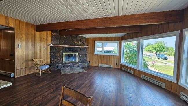 Building Photo - 410 3rd Ave E