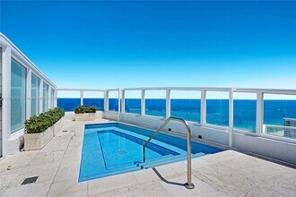 Building Photo - 4401 Collins Ave