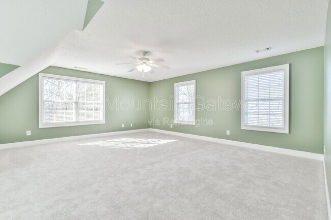 Building Photo - 894 Oak Pointe Dr