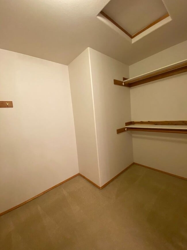 Building Photo - 8807 W Bonnie Ave