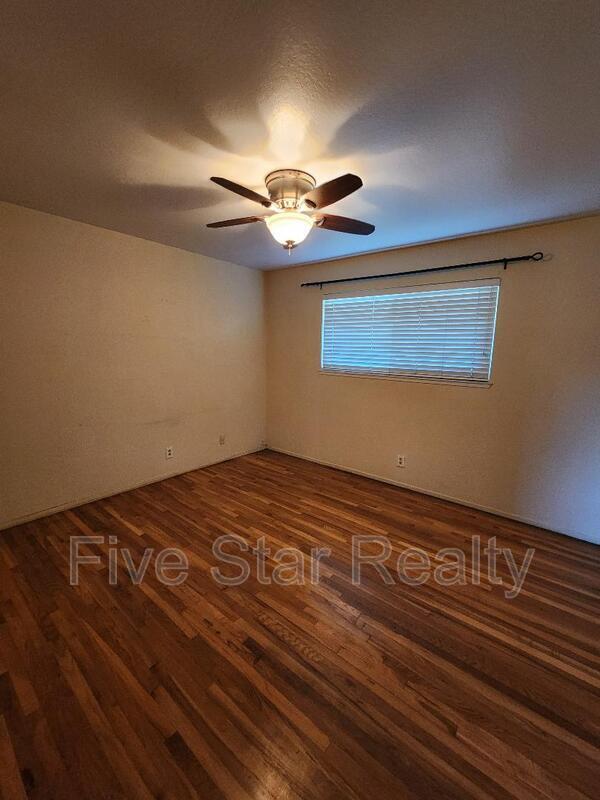 Building Photo - 544 Laurel Dr
