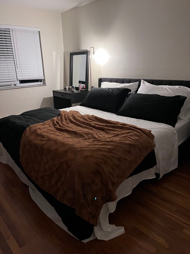 Building Photo - 420 Sheridan Pl