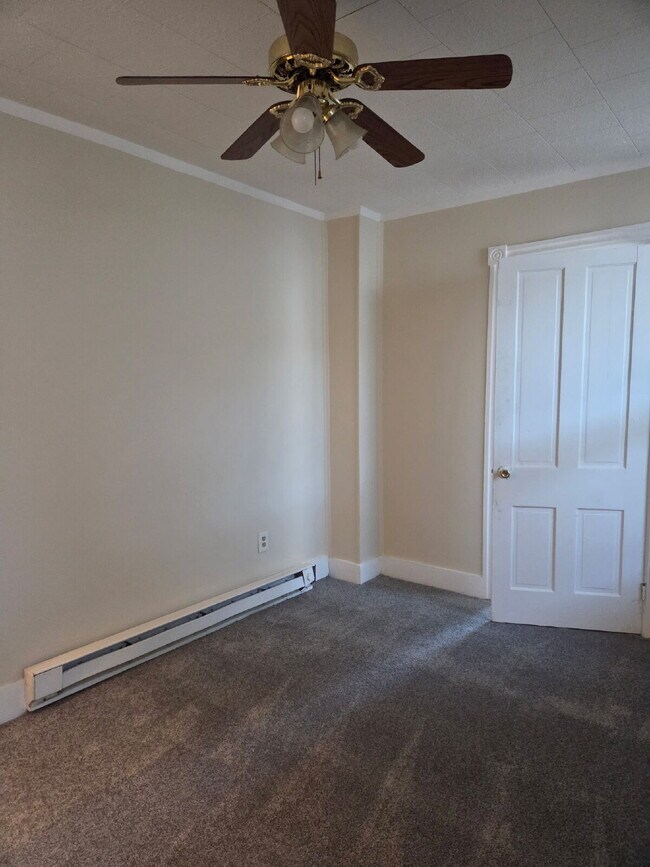 Building Photo - "Charming 3-Bed Sanctuary in Lebanon – Your Cozy Haven Awaits!"