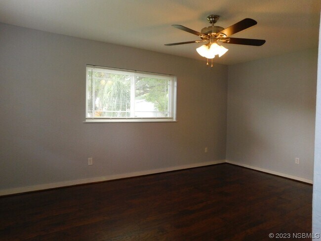 Building Photo - 1709 Umbrella Tree Dr