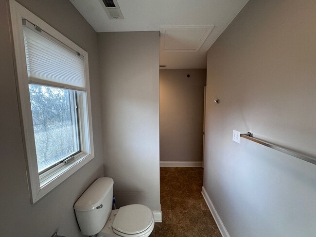 Building Photo - Central AVL Condo - Huge Deck, Views and Community Pool