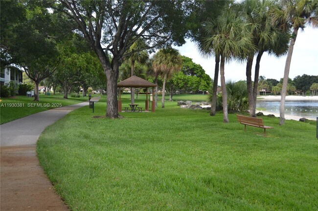 Building Photo - 9727 Hammocks Blvd