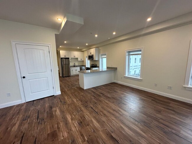 Building Photo - 19 Academy Dr