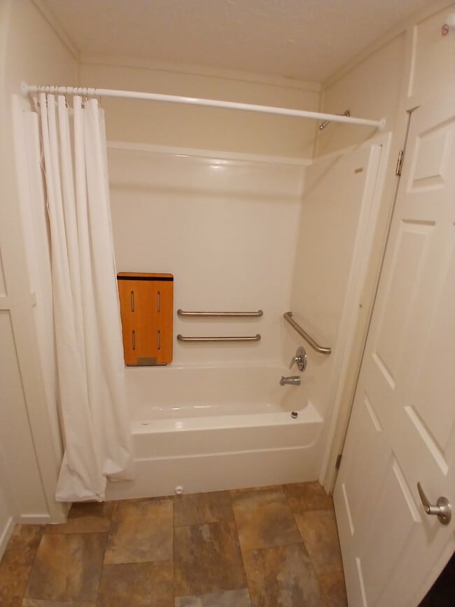 Building Photo - 920 E North St