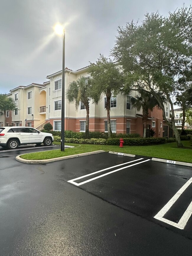 Building Photo - 9833 Baywinds Blvd