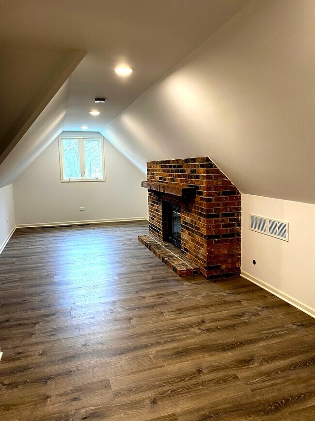 Building Photo - 1346 Leverenz Rd