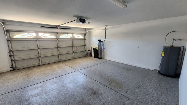 Building Photo - Waterfront living in Chandler!