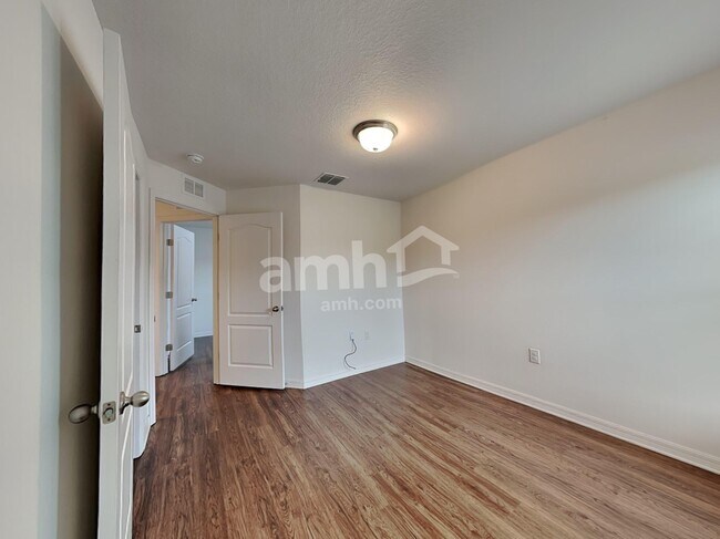 Building Photo - 733 Chatham Walk