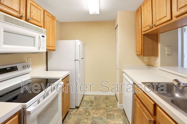 Building Photo - 5500 Bentgrass Dr