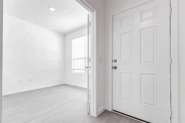 Building Photo - 15011 Rustic Moon Rd