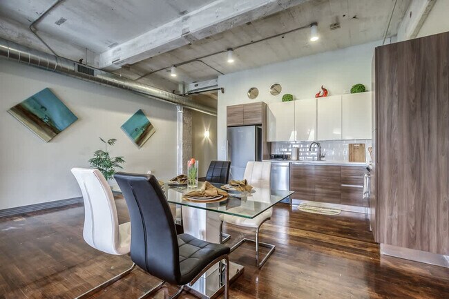 Building Photo - 500 S Ervay St