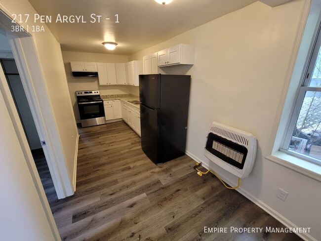 Building Photo - 217 Pen Argyl St