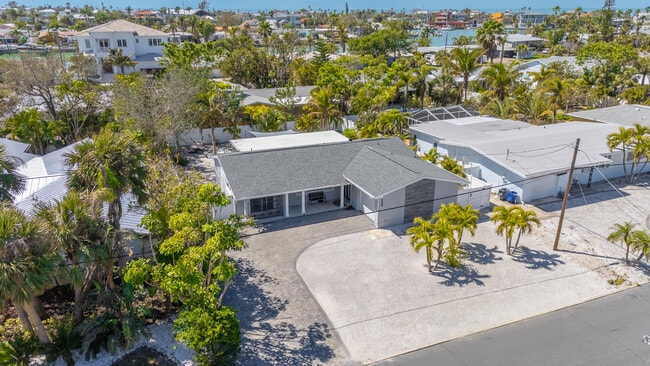 Building Photo - 330 N Tessier Dr