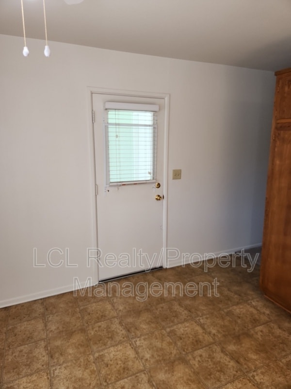 Building Photo - 26787 Oakmont Dr