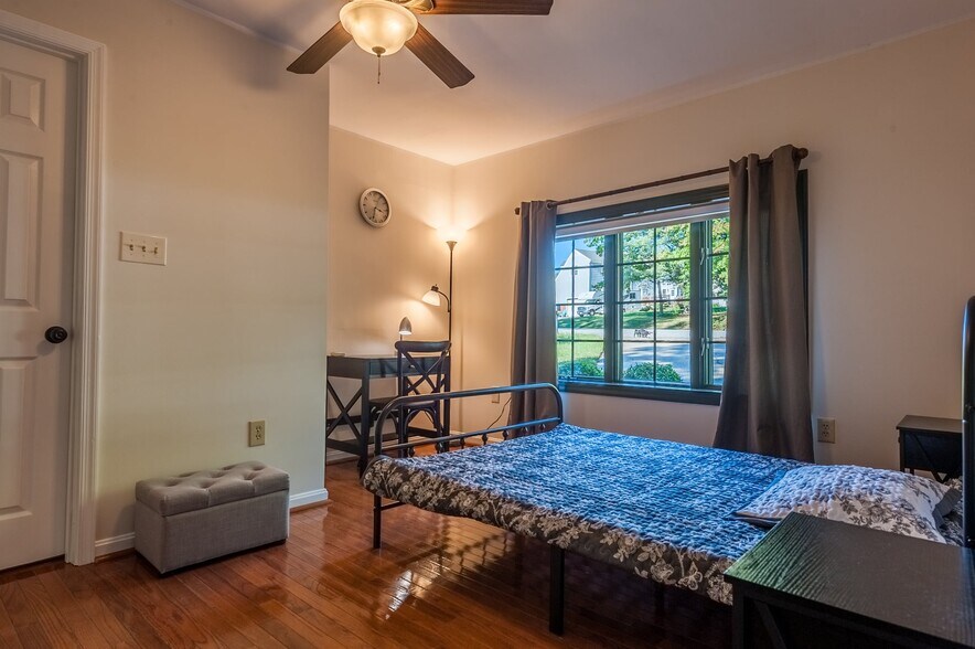 Bedroom - 202 Chinaberry Dr