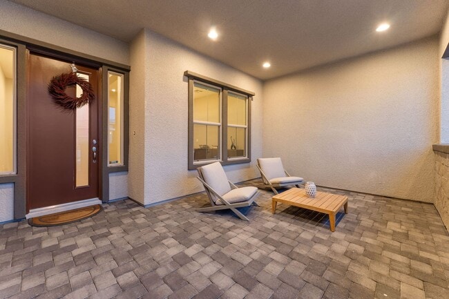 Building Photo - Stunning 5-Bedroom, 4.5-Bath Home in the S...