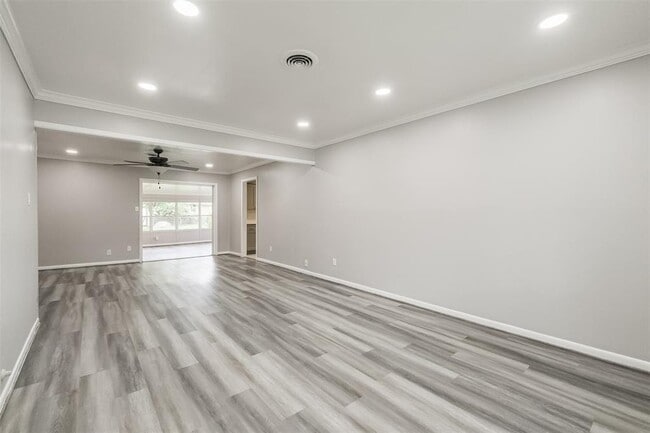 Building Photo - 10221 Mayfield Rd