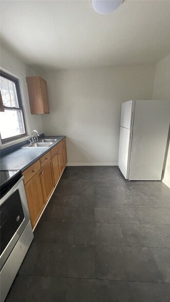 Building Photo - 319 N Balph Ave