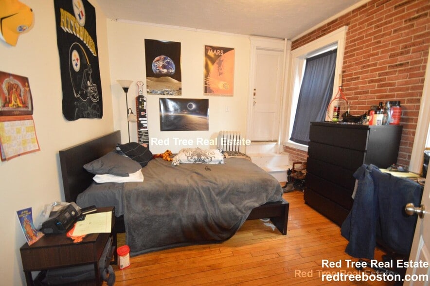 Building Photo - 74 Egmont St