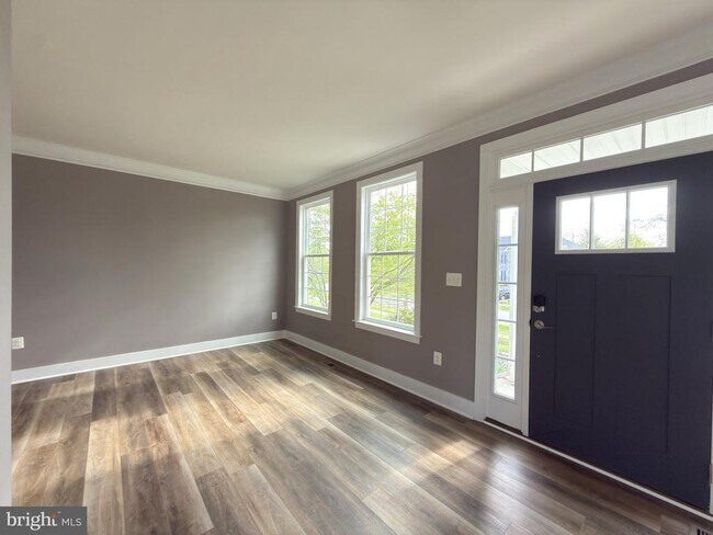 Building Photo - 8 Ramsdell Ct