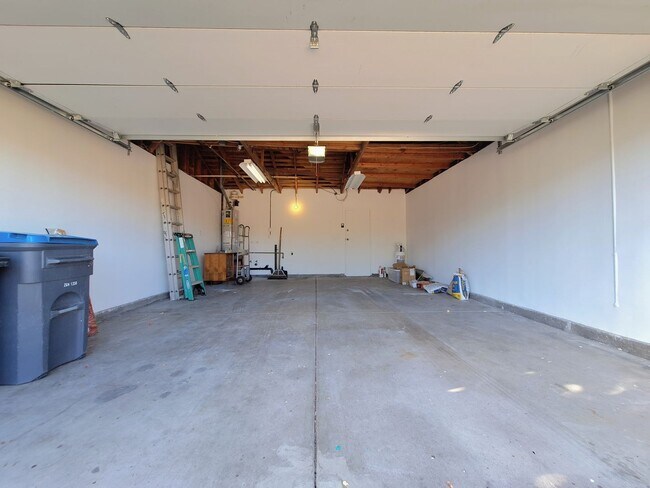 Building Photo - Beautiful 2bd Single Story House With Gate...