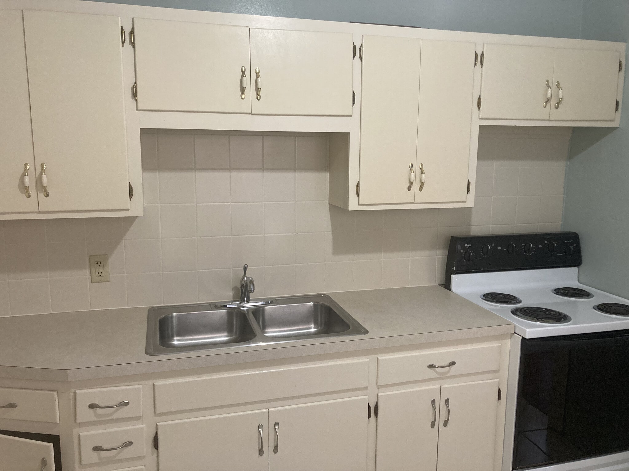 Building Photo - 434 N Topeka Ave