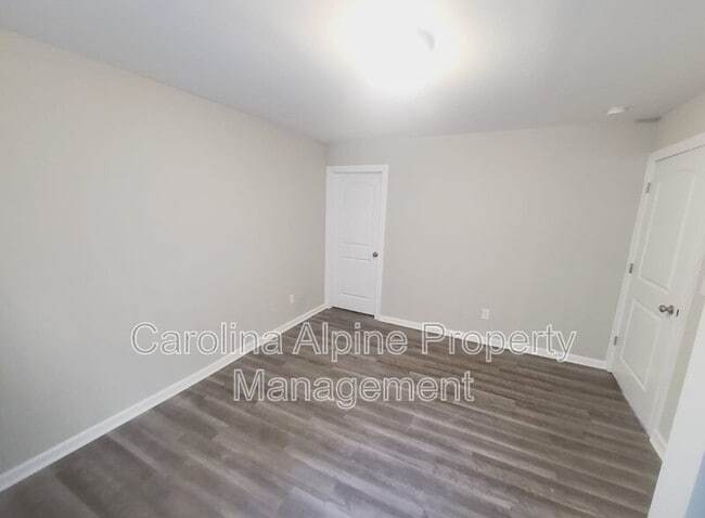 Building Photo - 1107 Brown Summit Ave