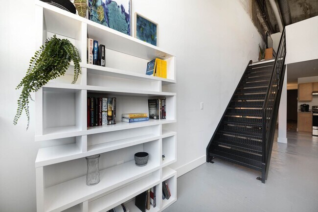 Building Photo - 2 Bedroom 2 Bath Loft Along the Little Mia...
