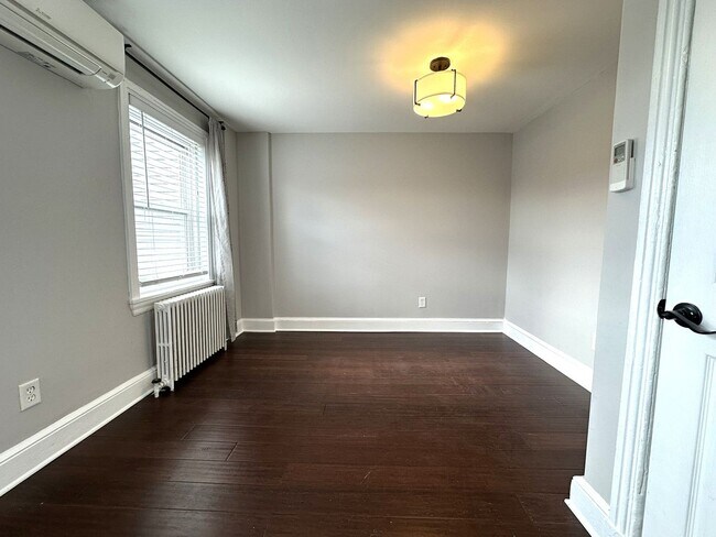 Building Photo - Stunning 4-Bedroom Townhome in the Heart of Fishtown! Available NOW!