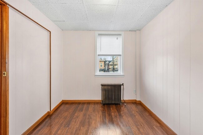 Building Photo - 37 Pearsall Ave