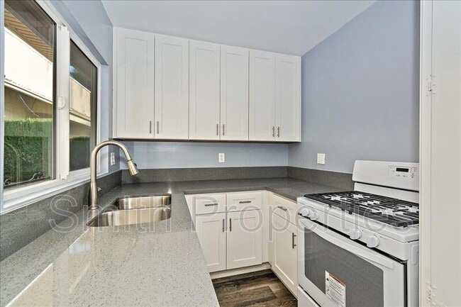 Building Photo - 4109 W 126th St