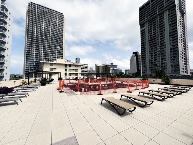 Building Photo - Waikiki 1-Bedroom Condo with Parking and A/C