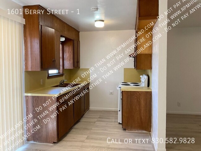 Building Photo - **AVAILABLE NOW** SPACIOUS 1 BED 1 BATH IN...