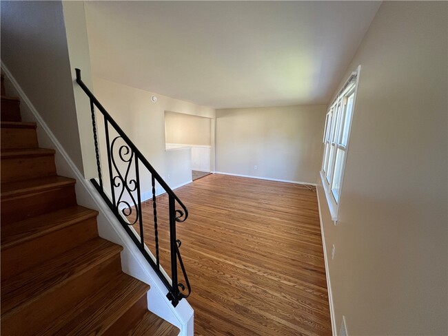 Building Photo - 1165 Whitney Road East