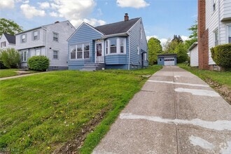 Building Photo - 11108 Wallingford Ave