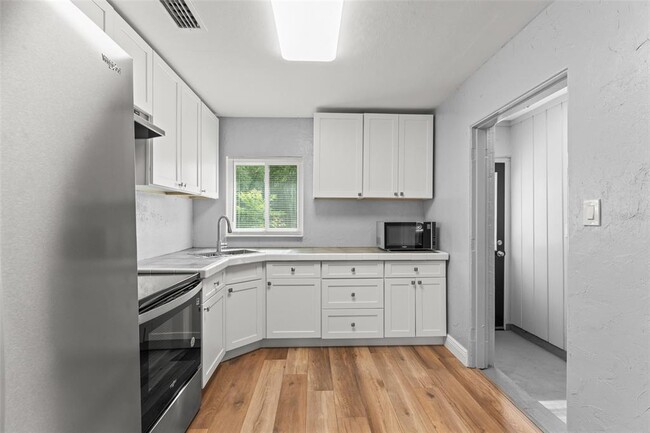 Building Photo - 2503 Highlawn Ave