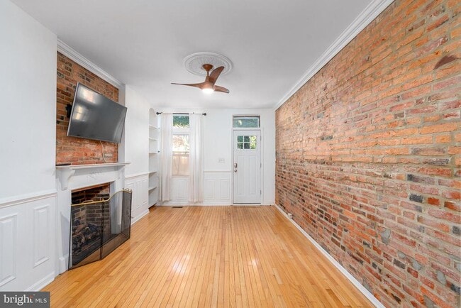 Building Photo - 306 S Washington St