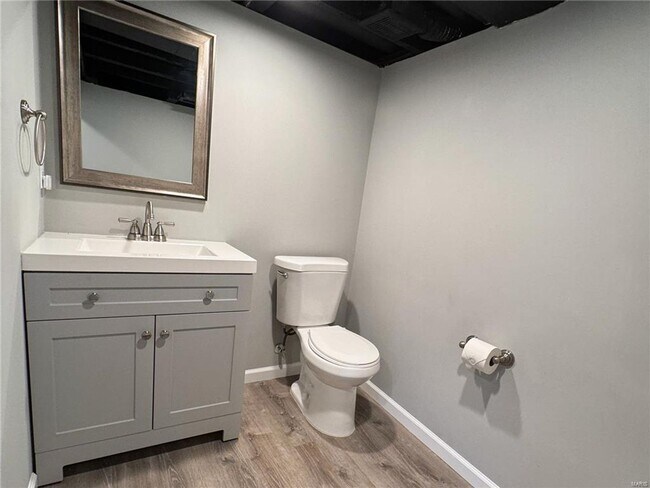 Building Photo - 729 Luckystone Ave