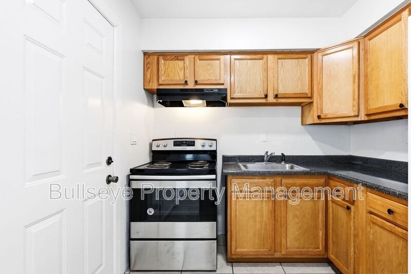 Building Photo - 2245 W Glenrosa Ave