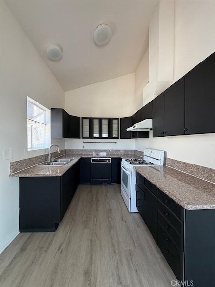 Building Photo - 911 N Beaudry Ave