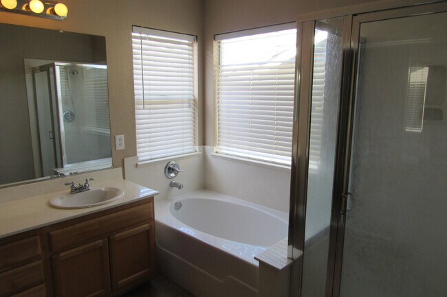 Building Photo - Beautiful 3 Bed/2.5 Bath Single Family in Highly Desirable Castro Valley Neighborhood