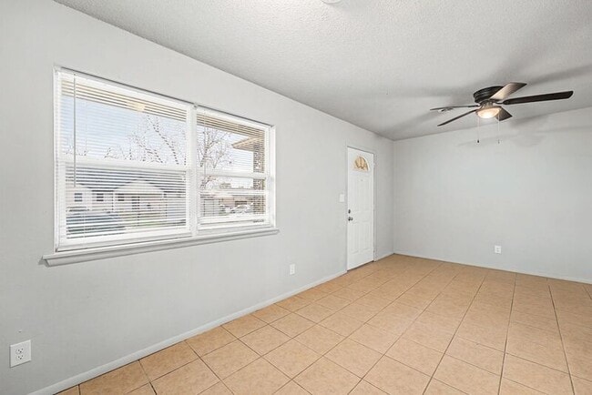 Building Photo - 911 S 10th St