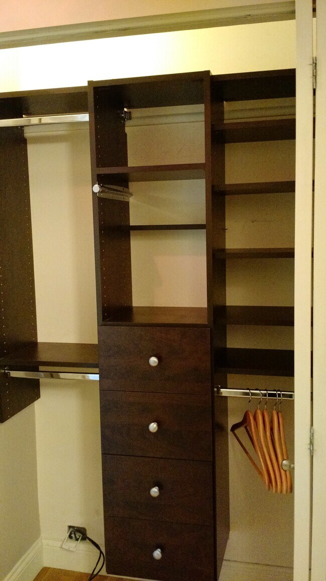 Building Photo - 450 W Briar Plz