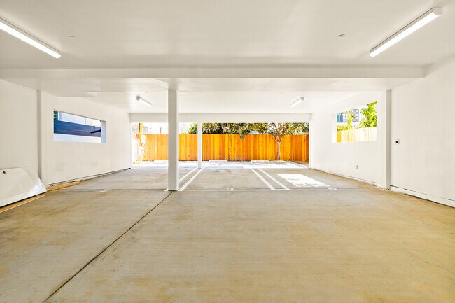 Building Photo - 3420 12th Ave