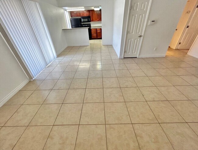 Building Photo - ADORABLE 2 BEDROOM 2 BATHROOM 1ST FLOOR CONDO